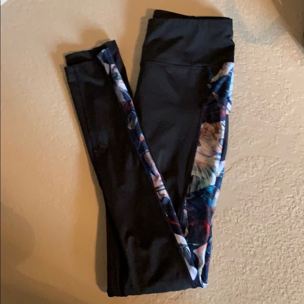 Active Leggings w/ pockets!!!!